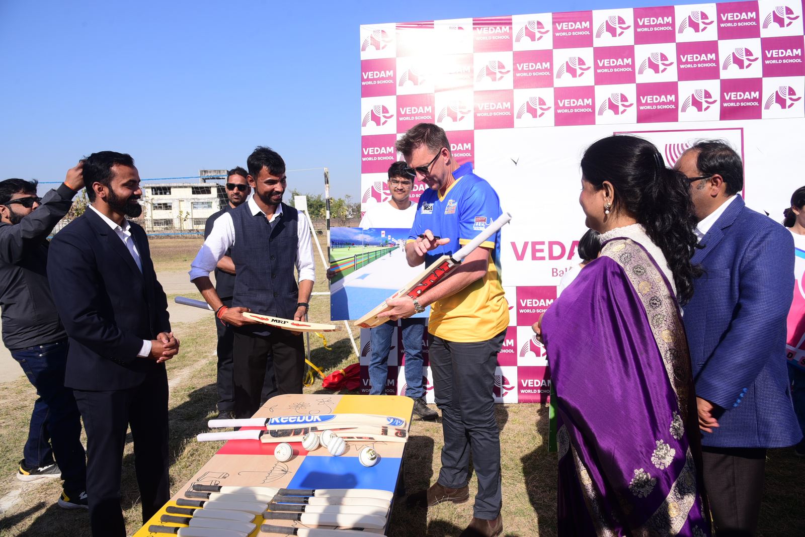 Brett Lee receiving artwork from Vedam students