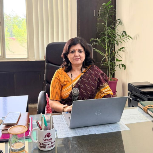 Dr. Shalini Chaturvedi, Principal, VEDAM World School – Ayodhya Road Campus