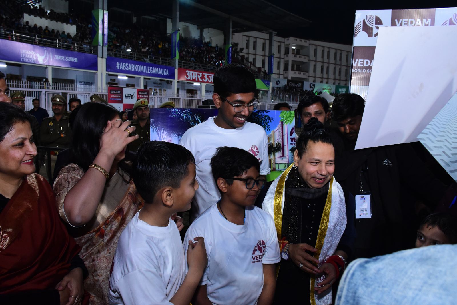 Kailash Kher sharing a moment with Vedam students at the venue